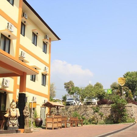 Ciptaningati Hotel Batu  Exterior photo