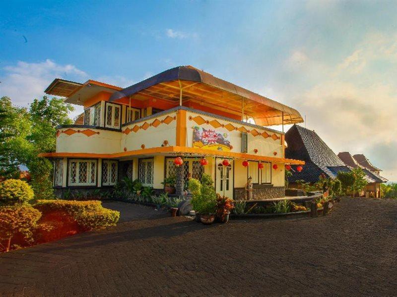 Ciptaningati Hotel Batu  Exterior photo
