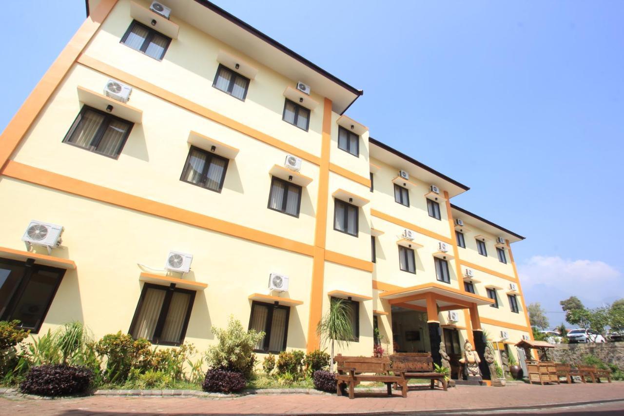 Ciptaningati Hotel Batu  Exterior photo