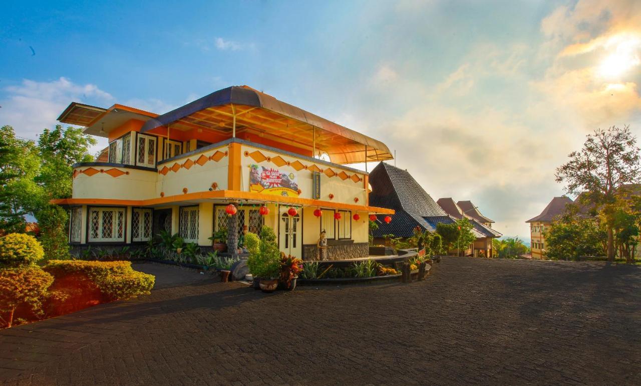 Ciptaningati Hotel Batu  Exterior photo